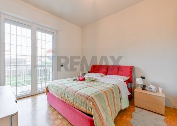Camera / camera da letto - Three-room apartment via Giuseppe Parini
 
28, Rho - photo 13