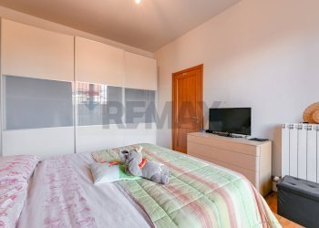 Camera / camera da letto - Three-room apartment via Giuseppe Parini
 
28, Rho - photo 14