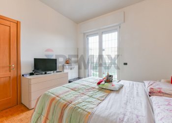 Camera / camera da letto - Three-room apartment via Giuseppe Parini
 
28, Rho - photo 15