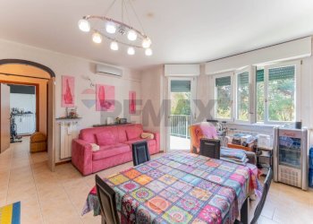 Sala da pranzo - Bilocale Via Sanzio
 
21, Fagnano Olona - foto 2