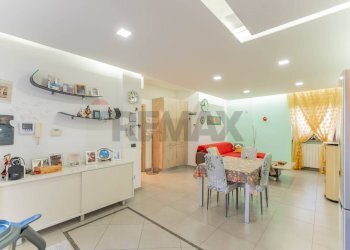 Sala da pranzo - Casa semi indipendente Via Montello
 
21, Fagnano Olona - foto 1