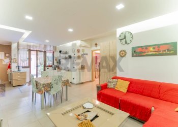 Sala da pranzo - Casa semi indipendente Via Montello
 
21, Fagnano Olona - foto 6