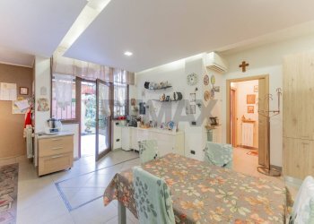 Sala da pranzo - Casa semi indipendente Via Montello
 
21, Fagnano Olona - foto 8