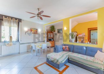 Sala da pranzo - Casa semi indipendente Via Montello
 
21, Fagnano Olona - foto 22