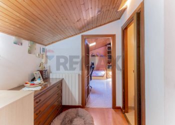 Hall / corridoio - Casa semi indipendente Via Montello
 
21, Fagnano Olona - foto 41