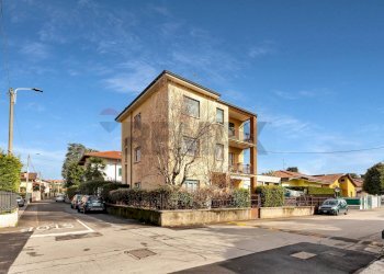 Edificio all\'aperto - Casa indipendente Via Custoza
 
10, Carate Brianza - foto 1