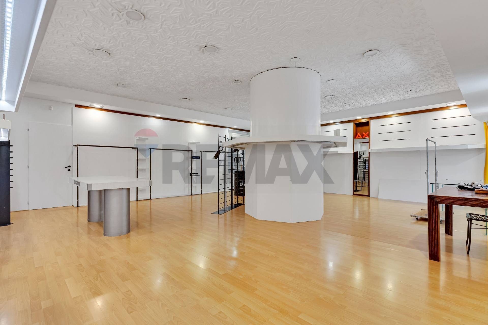 Locale Commerciale - Shop via Vittorio Veneto
 
14, Brugherio - photo 2