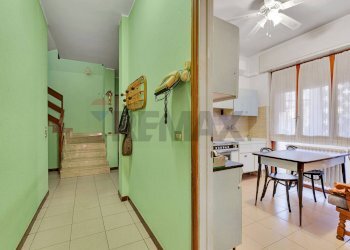 Retro. Disimpegno e cucina - Shop via Vittorio Veneto
 
14, Brugherio - photo 17