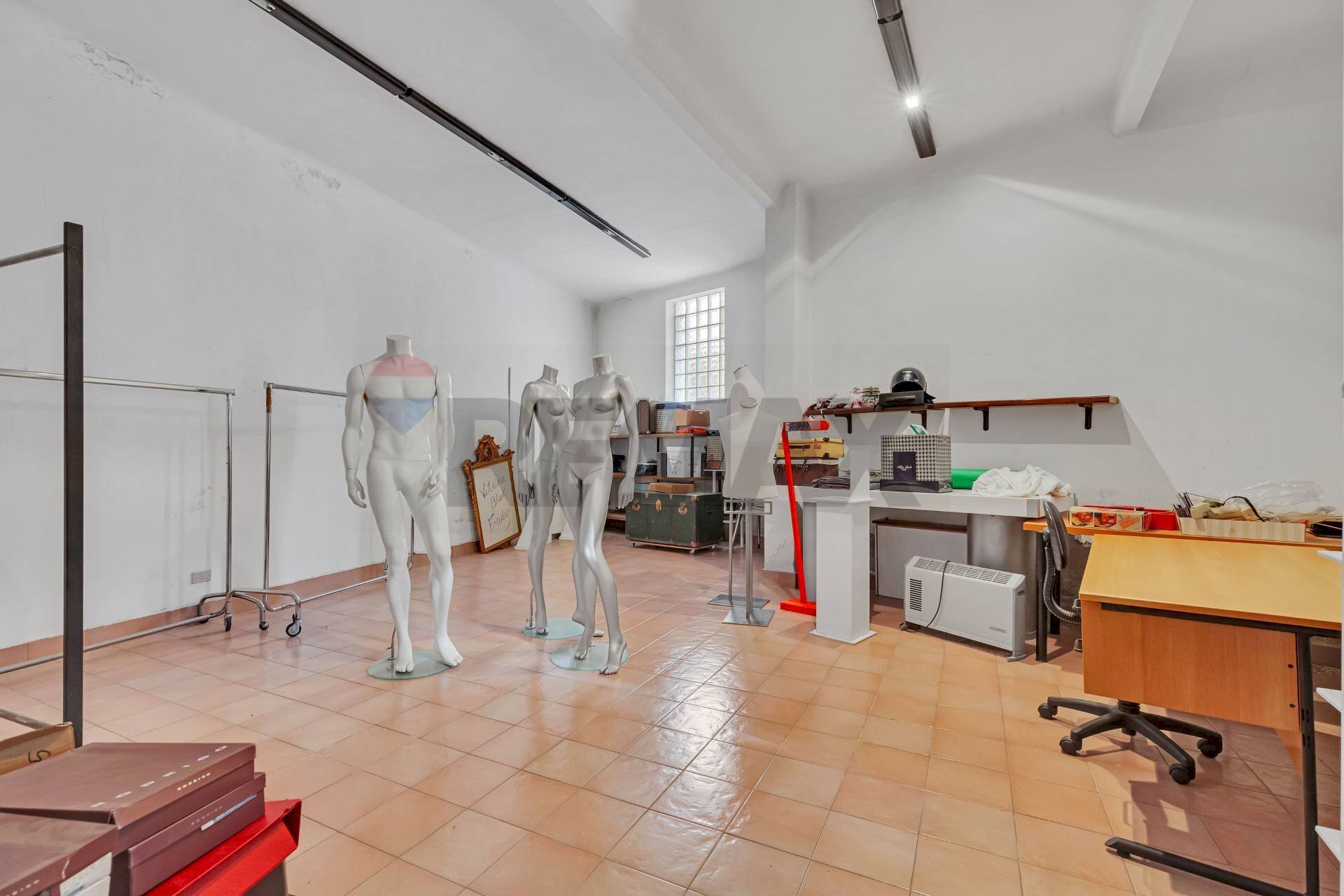 Locale magazzino-laboratorio - Laboratorio via Vittorio Veneto
 
14, Brugherio - foto 3