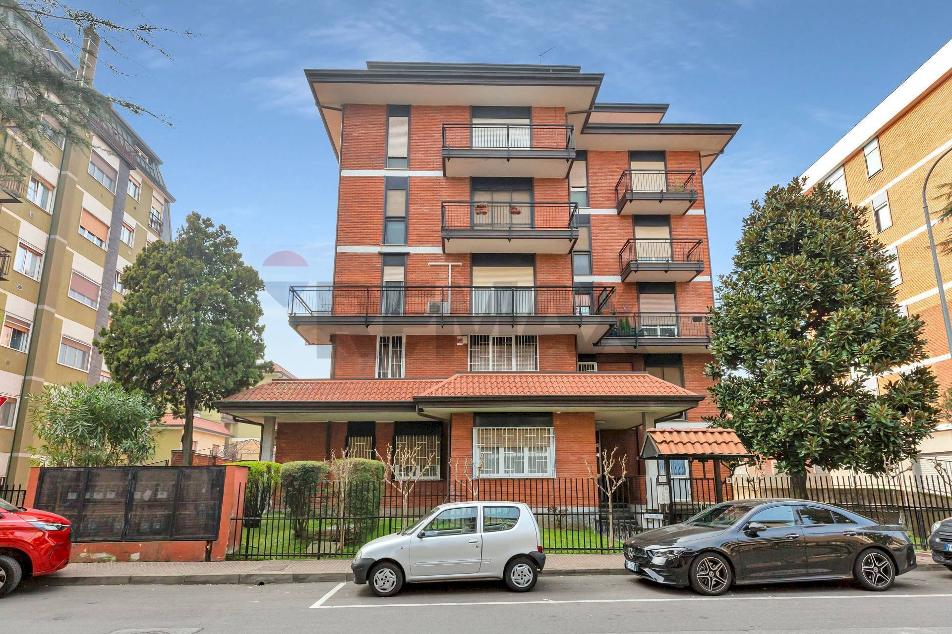 Edificio all\'aperto - Three-room apartment Via Emilio Dandolo
 
4, Opera - photo 2