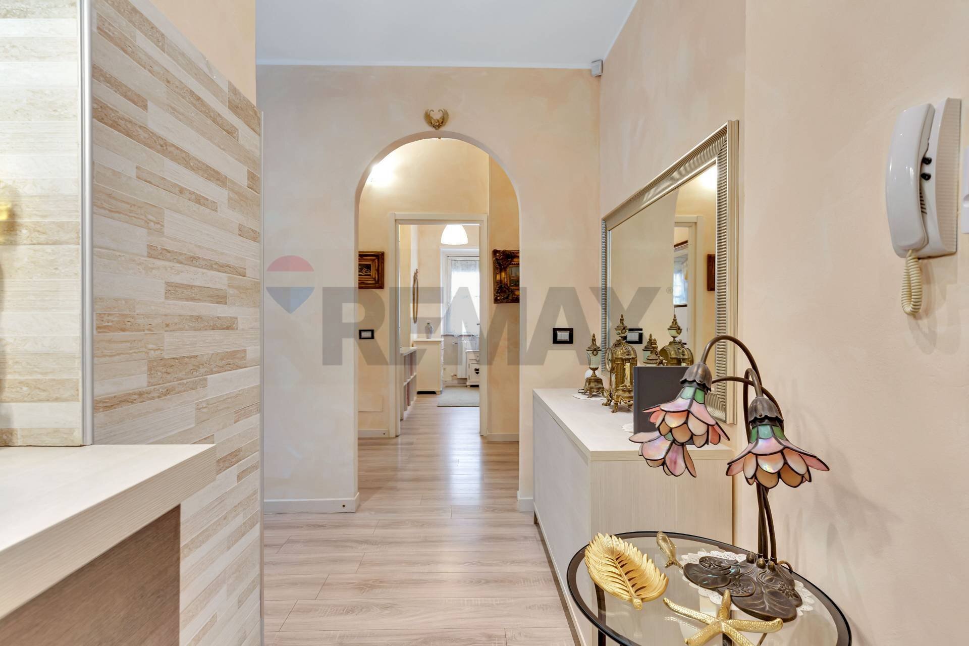 Hall / corridoio - Three-room apartment Via Emilio Dandolo
 
4, Opera - photo 3