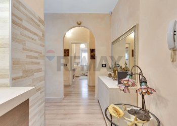 Hall / corridoio - Three-room apartment Via Emilio Dandolo
 
4, Opera - photo 3