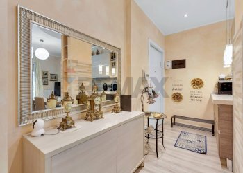 Hall / corridoio - Three-room apartment Via Emilio Dandolo
 
4, Opera - photo 8