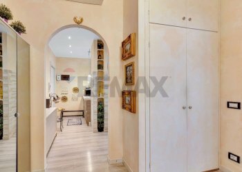 Hall / corridoio - Three-room apartment Via Emilio Dandolo
 
4, Opera - photo 11