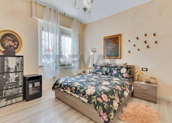 Camera / camera da letto - Three-room apartment Via Emilio Dandolo
 
4, Opera - photo 13