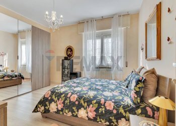 Camera / camera da letto - Three-room apartment Via Emilio Dandolo
 
4, Opera - photo 14