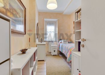 Camera / camera da letto - Three-room apartment Via Emilio Dandolo
 
4, Opera - photo 17