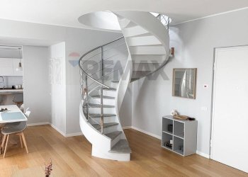 Scale - Villa Bifamiliare Via Gallileo Gallilei
 
33, Turate - foto 3