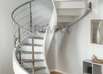 Scale - Villa Bifamiliare Via Gallileo Gallilei
 
33, Turate - foto 4