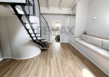 Scale - Villa Bifamiliare Via Gallileo Gallilei
 
33, Turate - foto 6