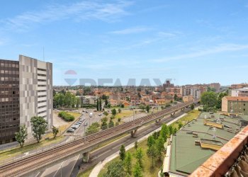 Vista dal balcone - Attic Via Santa Margherita
 
53, Cologno Monzese - photo 10