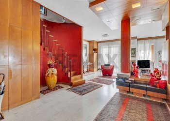 Disimpegno di ingresso - Attic Via Santa Margherita
 
53, Cologno Monzese - photo 13