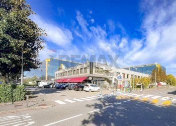 Edificio all\'aperto - Locale Commerciale Via Gran San Bernardo
 
SNC, Rozzano - foto 1