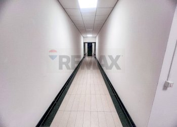 Hall / corridoio - Locale Commerciale Via Gran San Bernardo
 
SNC, Rozzano - foto 5