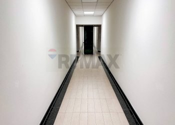 Hall / corridoio - Locale Commerciale Via Gran San Bernardo
 
SNC, Rozzano - foto 7