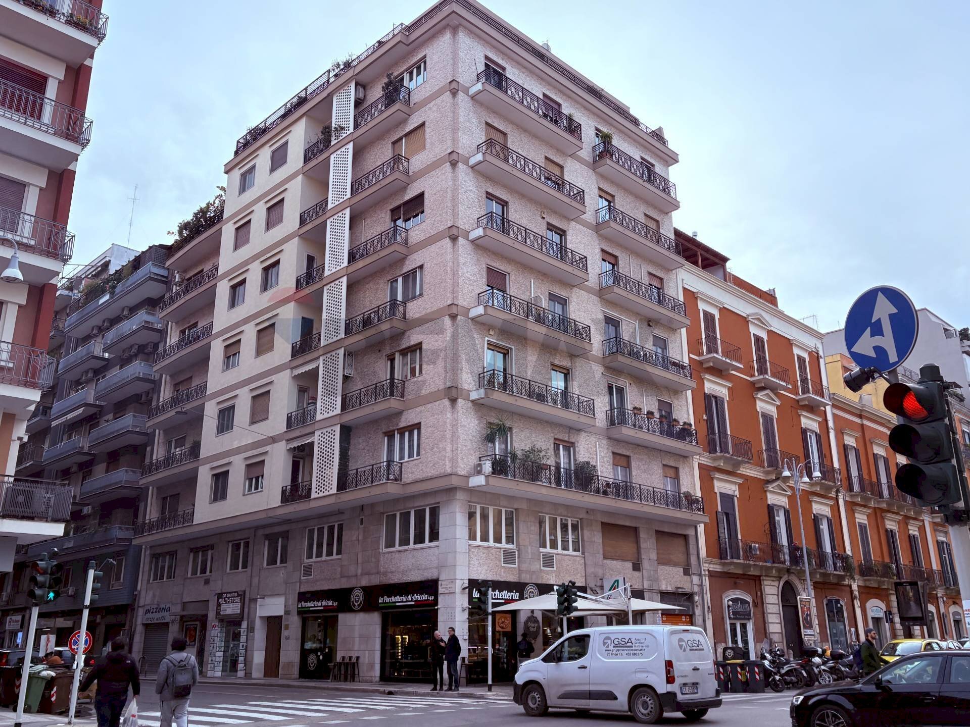 Edificio all\'aperto - Three-room apartment Via Quintino Sella
 
5, Bari - photo 1