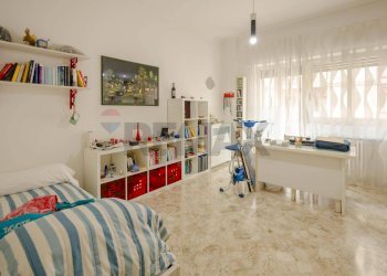 Camera / camera da letto - Four-room apartment Via Nicolo' Piccinni
 
191, Bari - photo 9
