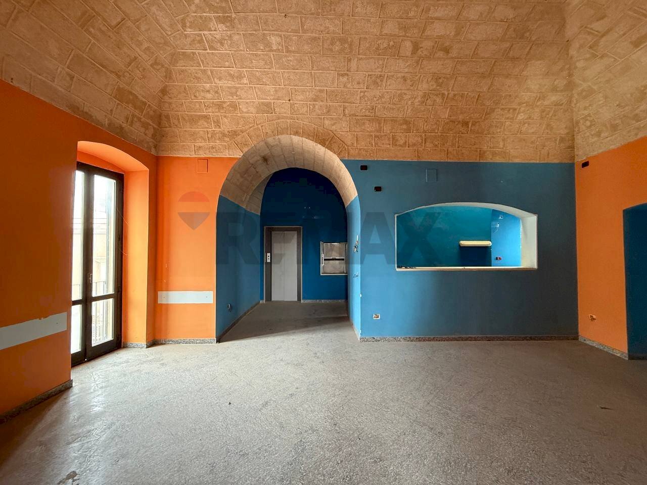 Stanza vuota - Stabile - Palazzo Piazza Umberto I
131, Bari - foto 2