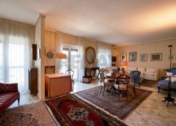 Sala da pranzo - Four-room apartment Via Giuseppe Suppa
 
28, Bari - photo 4