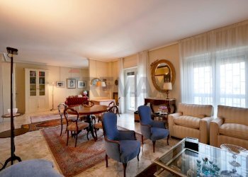 Sala da pranzo - Four-room apartment Via Giuseppe Suppa
 
28, Bari - photo 6