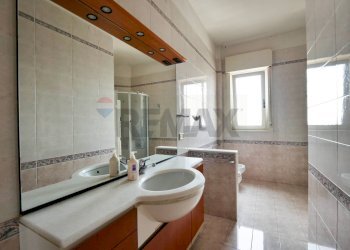 Bagno - Four-room apartment Via Brigata E Divisione Bari
 
94 c, Bari - photo 7