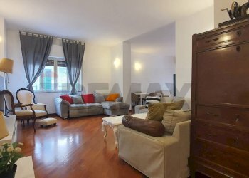 Soggiorno - Appartamento Via Pietro Ravanas
 
320, Bari - foto 2