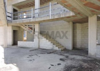 Scale - Capannone Contrada Finocchio, Mola di Bari - foto 3