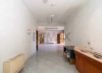 Hall / corridoio - Locale Commerciale Via Paolo Marzi
 
12, Modugno - foto 4