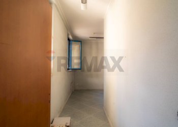 Hall / corridoio - Locale Commerciale Via Paolo Marzi
 
12, Modugno - foto 7