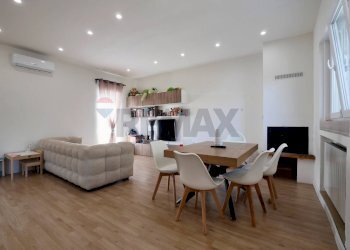 Sala da pranzo - Villa Contrada Pesciacroce
 
9, Conversano - foto 8