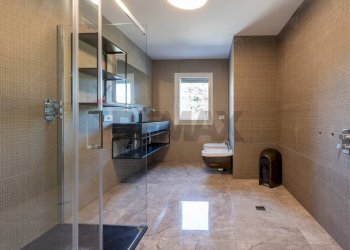 Bagno - Villa Azzio - photo 21