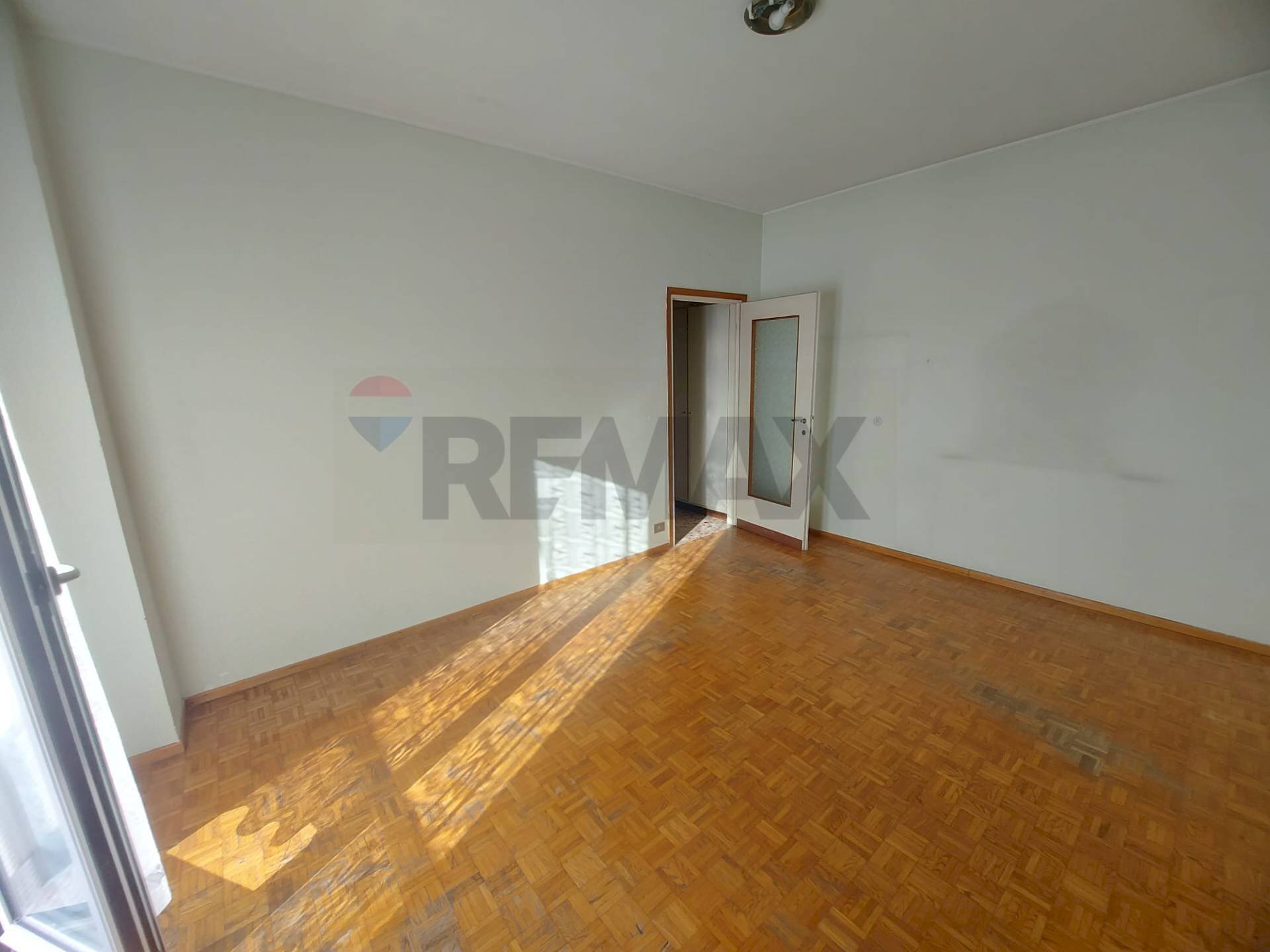 Stanza vuota - Two-room apartment Viale Valganna
108, Varese - photo 3