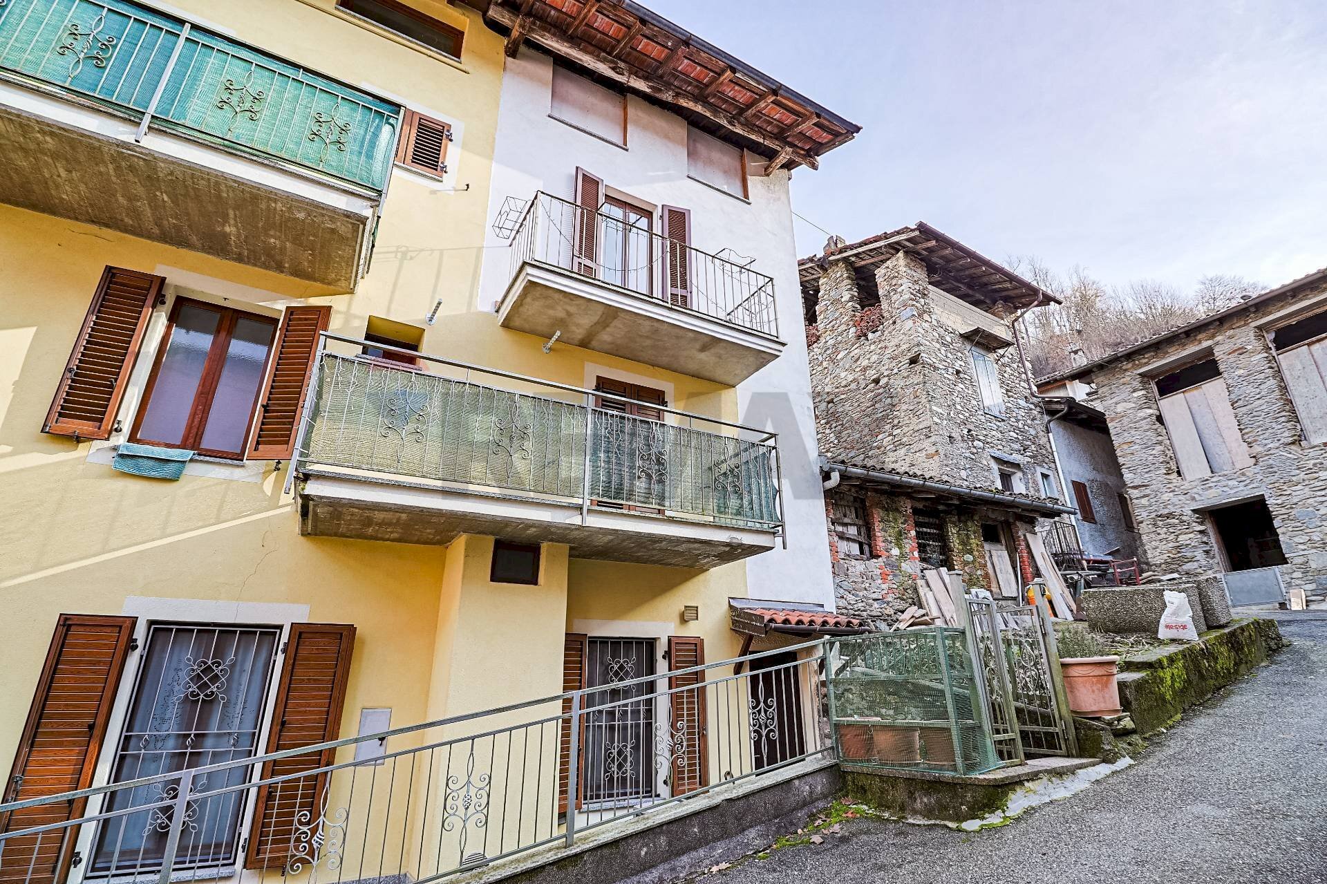 Edificio all\'aperto - Casa semi indipendente Via Vanante
 
4, Cremenaga - foto 1