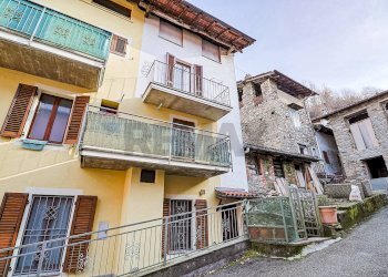 Edificio all\'aperto - Casa semi indipendente Via Vanante
 
4, Cremenaga - foto 1