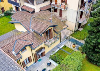 Edificio all\'aperto - Independent house Mesenzana - photo 3