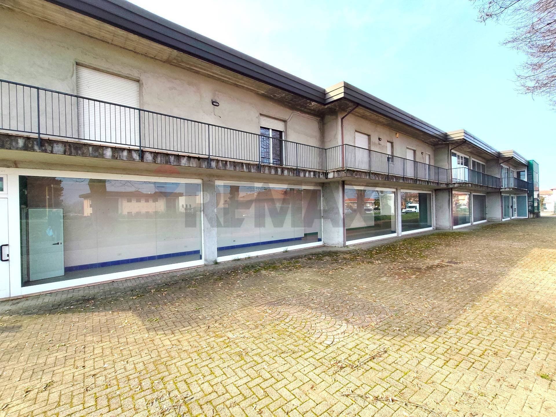 Casa all\'aperto - Locale Commerciale Borgo Ticino - foto 1