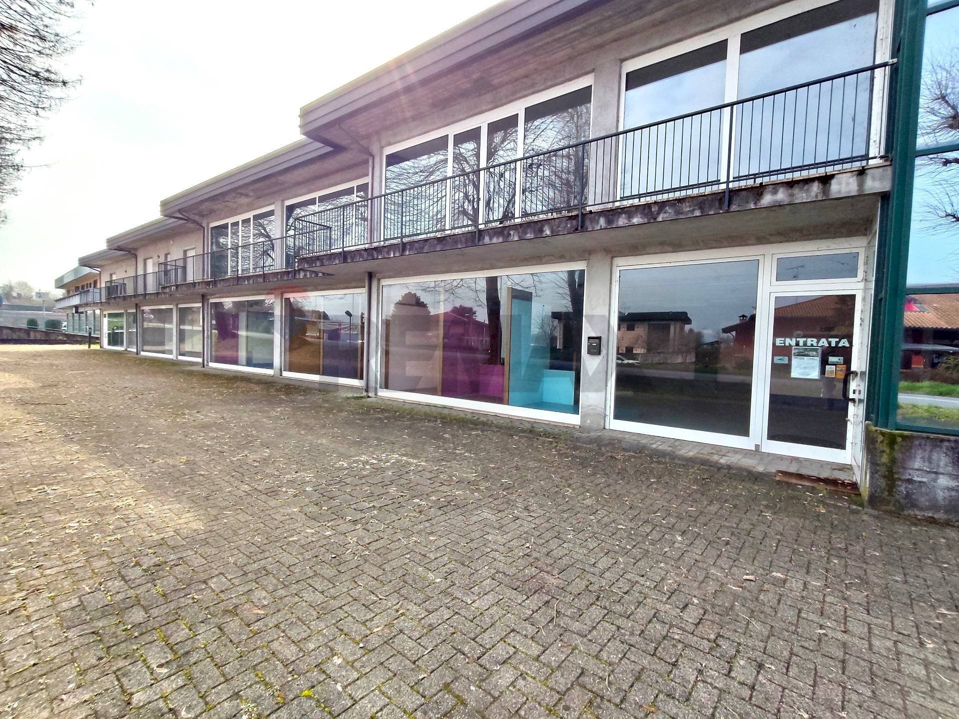 Terrazza - Locale Commerciale Borgo Ticino - foto 2