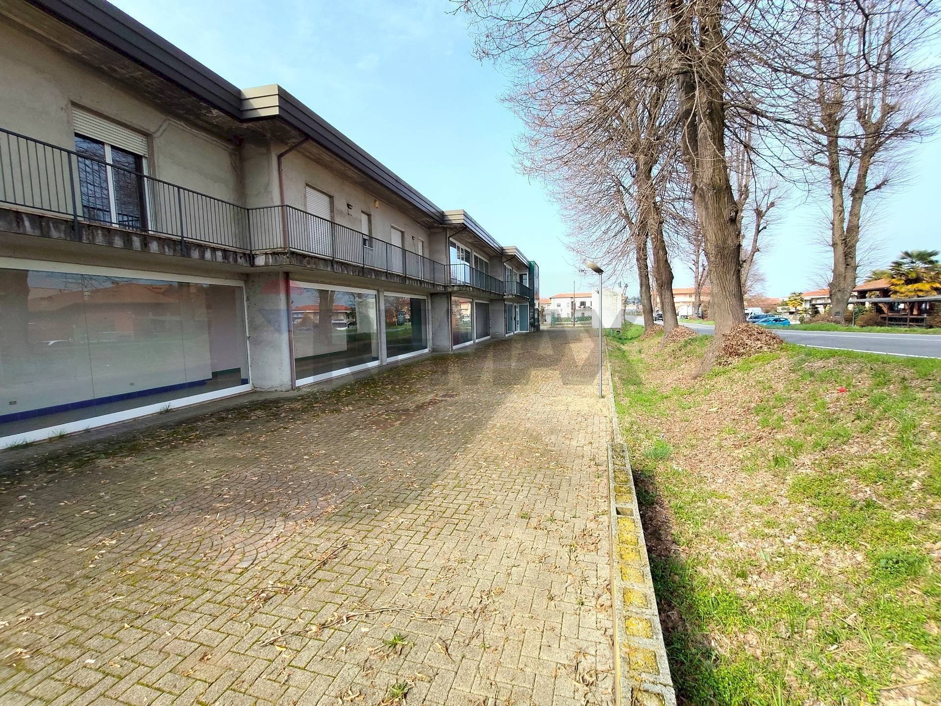 Edificio all\'aperto - Locale Commerciale Borgo Ticino - foto 3