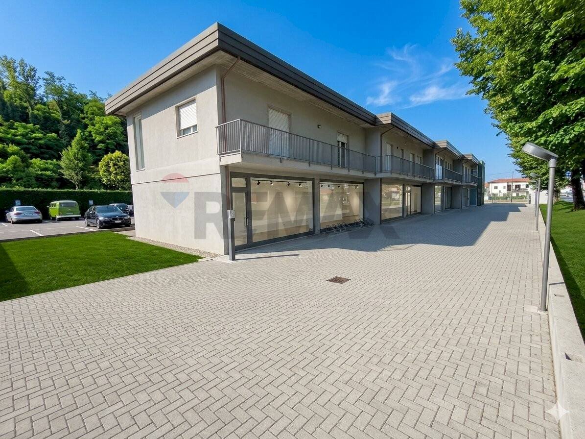 Casa all\'aperto - Locale Commerciale Borgo Ticino - foto 1