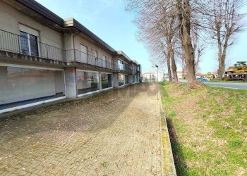 Edificio all\'aperto - Locale Commerciale Borgo Ticino - foto 3